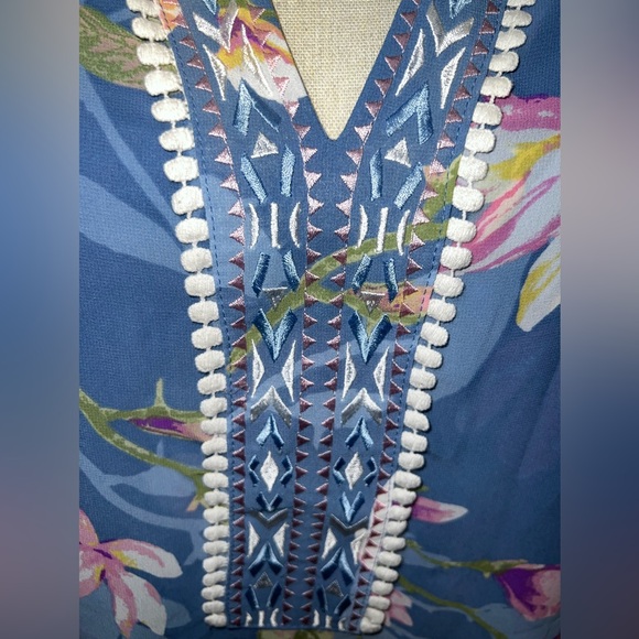 Belle - By Kim Gravel - Flower Print Top - Picture 2 of 8